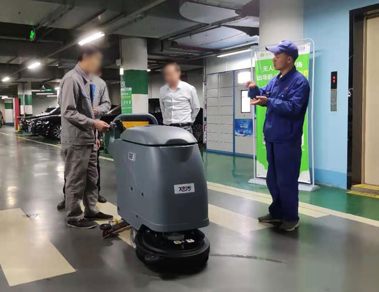 南昌市红谷滩的新力外滩物业管理公司再次采购旭洁X530手推式洗地机
