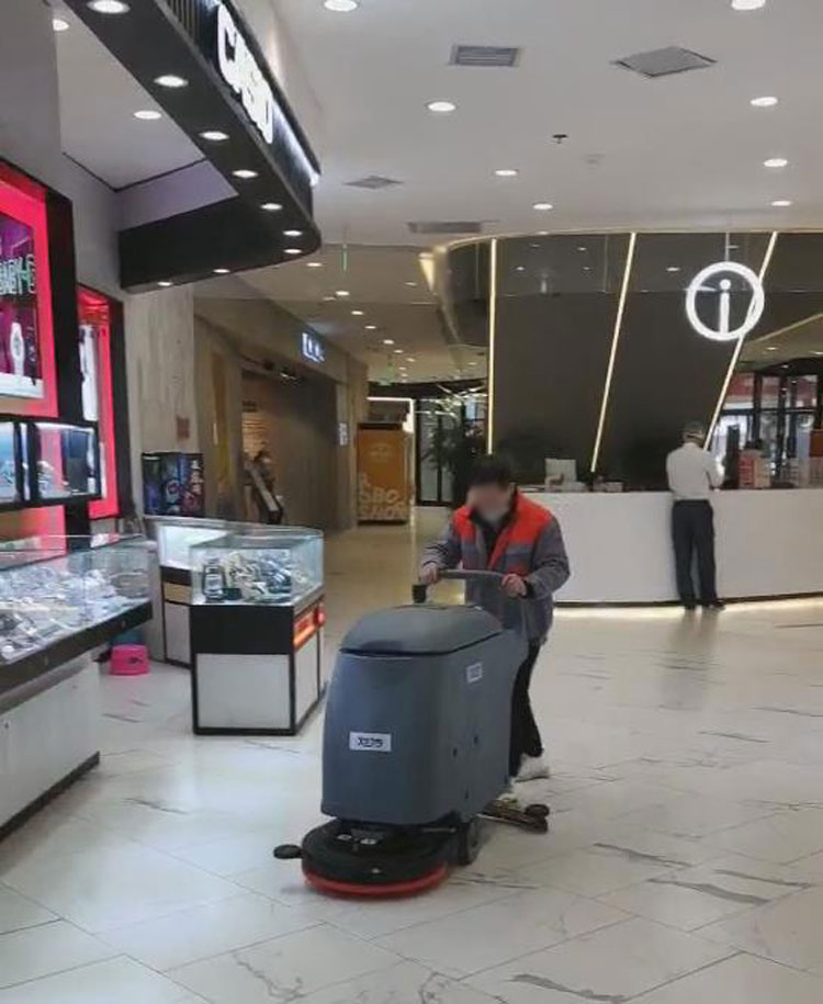 南昌市百盛商场再次采购旭洁X530手推式洗地机提升清洁效率