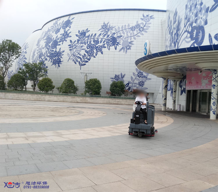 酒店广场露天停车场清扫-旭洁广场扫地车