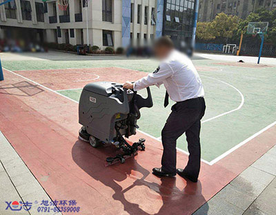 学校操场跑道和球场保洁方案
